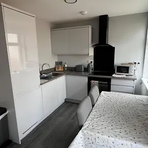 New 2 Bedroom First Floor Close To Bournemouth